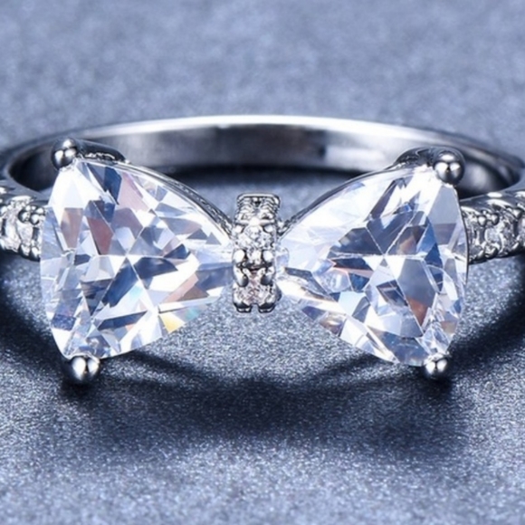 White sapphire 925 sterling silver bow ring size 7 - Picture 2 of 3